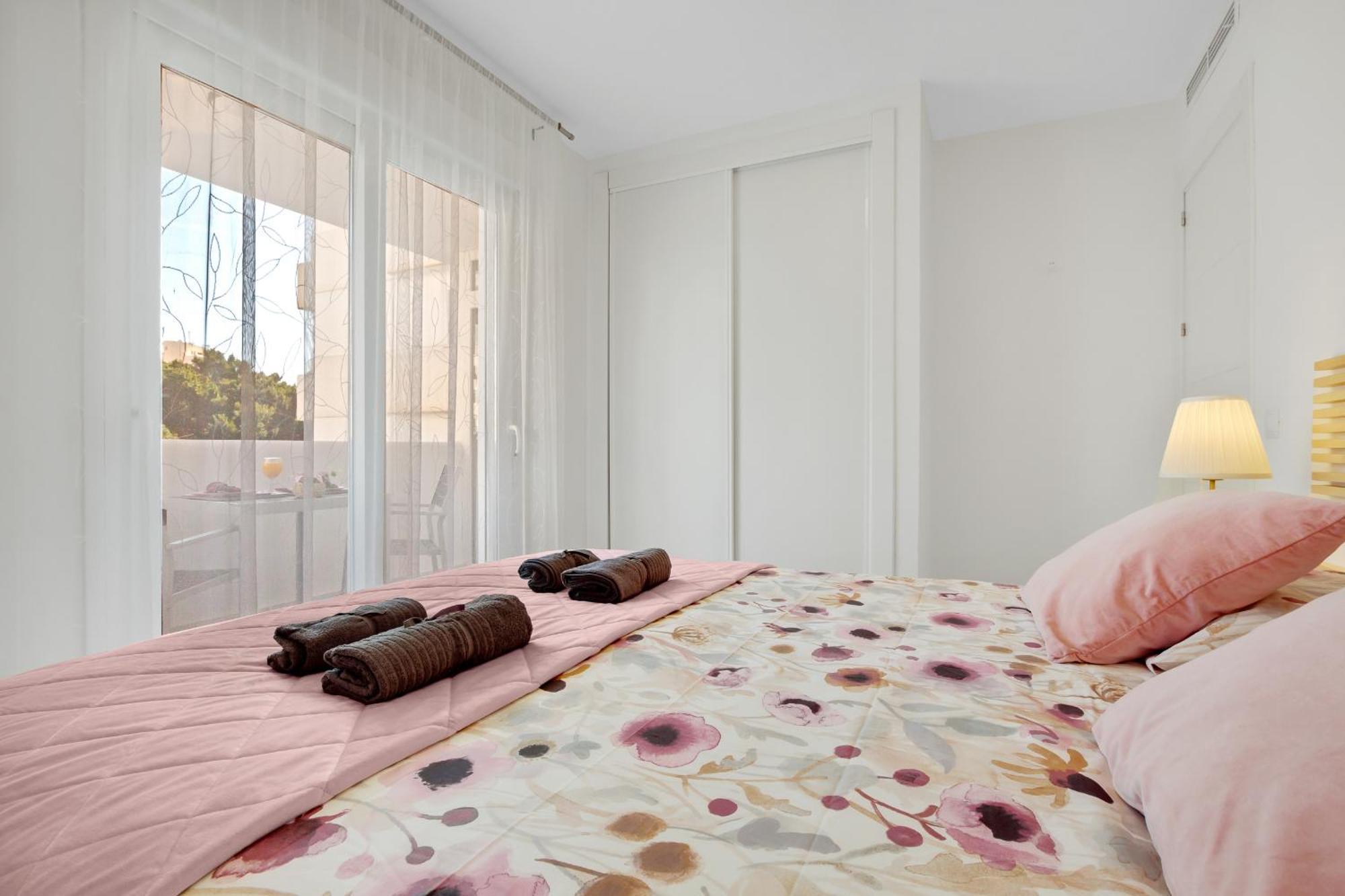 The Charming Oasis! 2 Bedrooms - By Hellodomik Apartamento