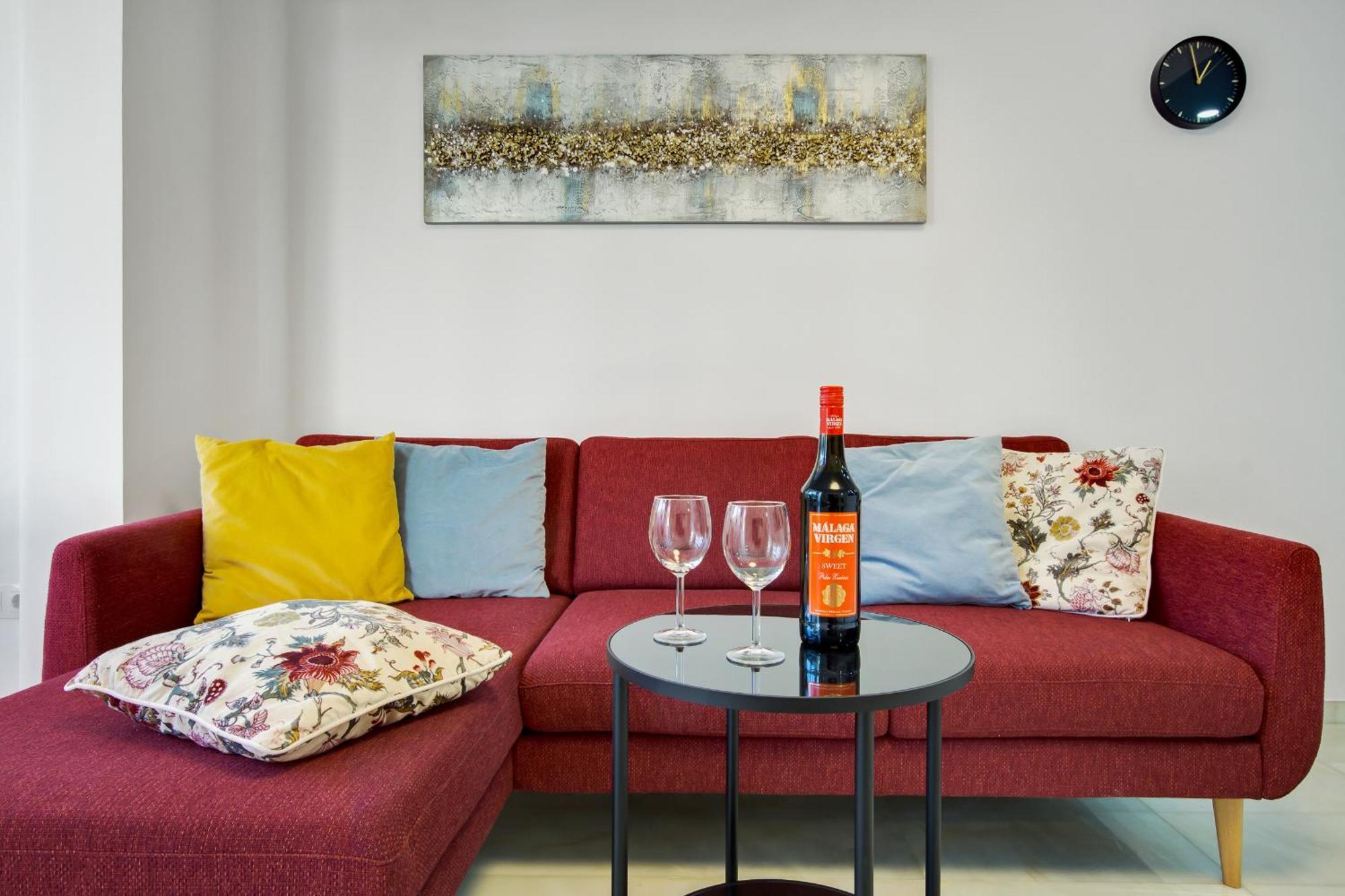 The Charming Oasis! 2 Bedrooms - By Hellodomik Benalmádena