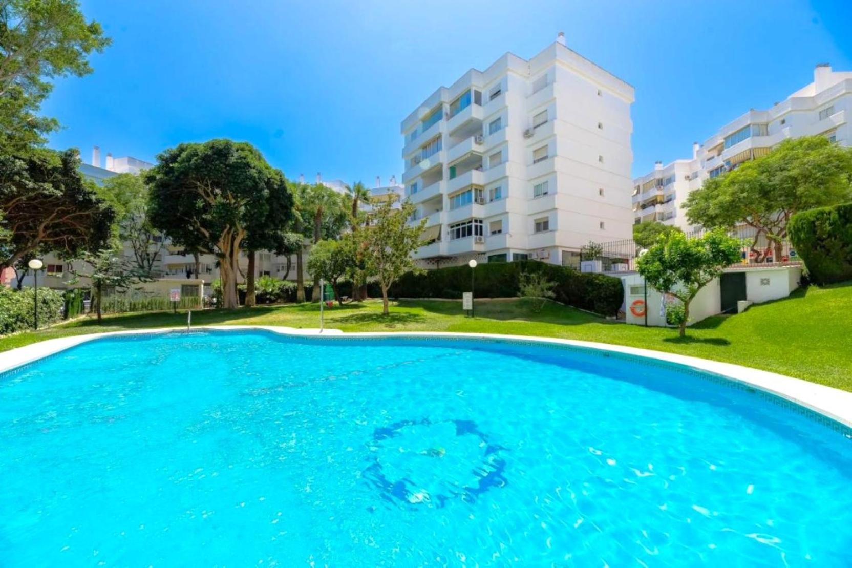 The Charming Oasis! 2 Bedrooms - By Hellodomik * Benalmádena