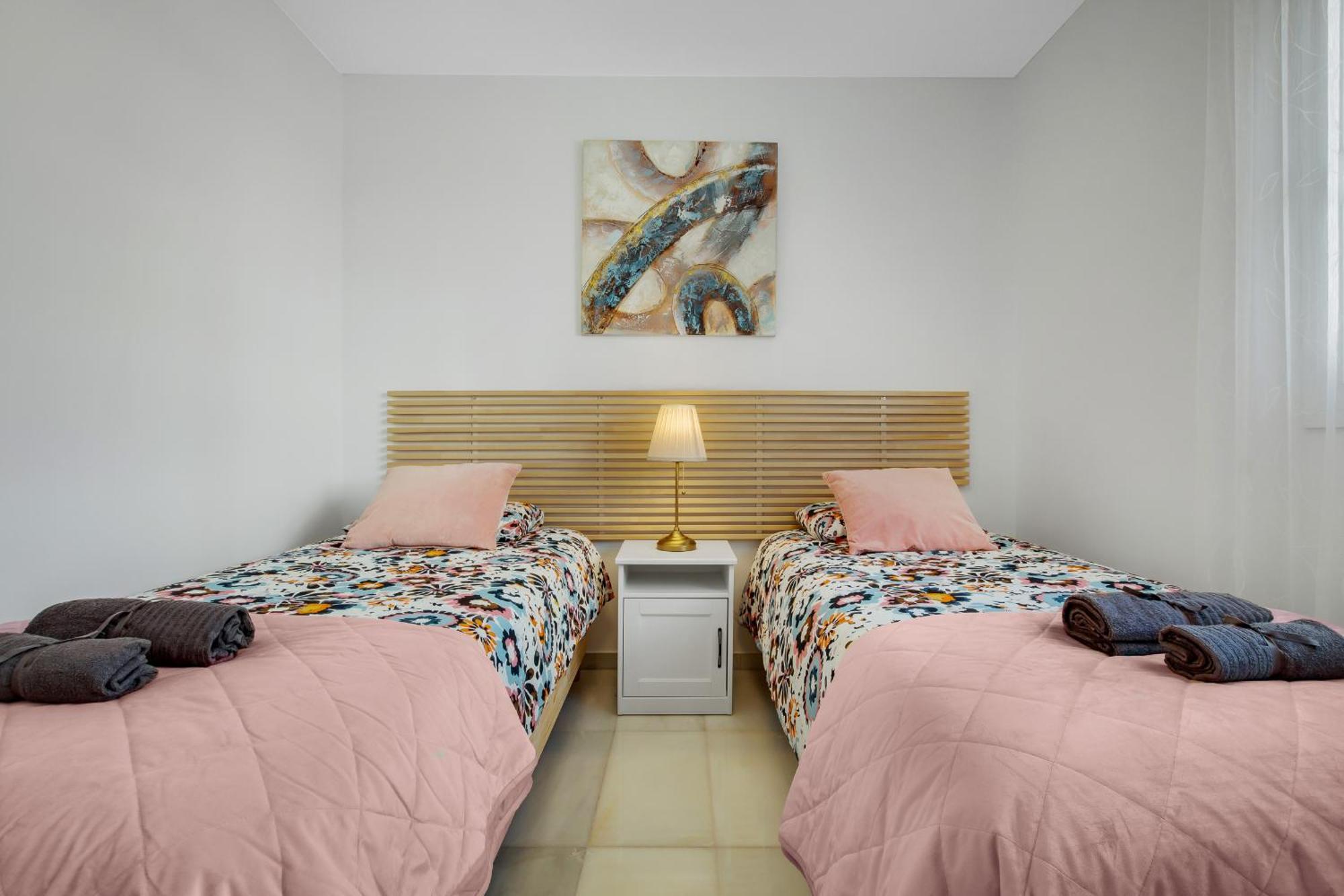 The Charming Oasis! 2 Bedrooms - By Hellodomik * Benalmádena